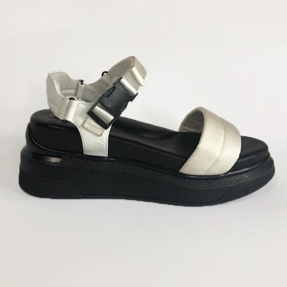 Suzanne Rae Sandals - Picture 4 of 5